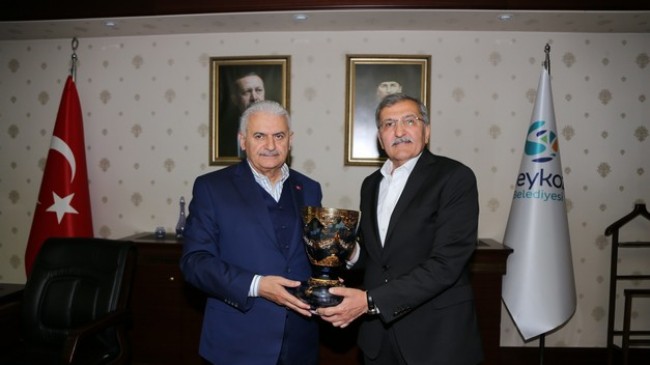 Binali Yıldırım Beykoz Belediyesini Ziyaret Etti