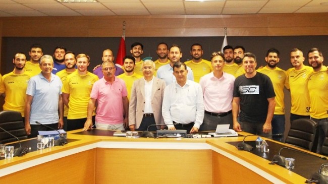 BEYKOZ BELEDİYESPOR’DA İMZA TÖRENİ GERÇEKLEŞTİ