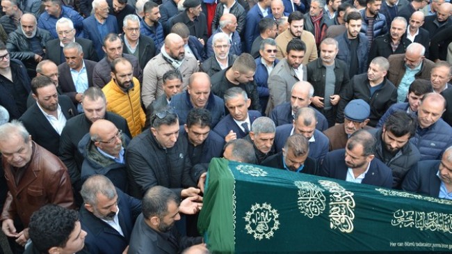 Askeroğlu kardeşler annelerini ebediyete uğurladı