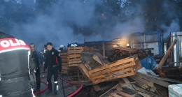Beykoz Belediye binasının arka kısmında yangın