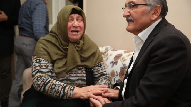 Beykoz’da Murat Aydın’ın evine gittiği Emine teyze gözyaşlarına boğuldu