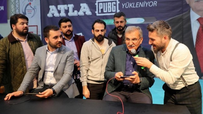 Beykoz Belediye Başkan Adayı Murat Aydın, oyun turnuvasına katılıp PUBG oynadı