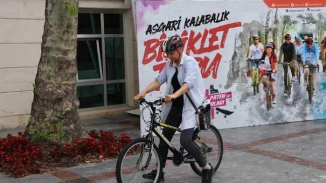 Belediye Meydanı’nda Temel Bisiklet Eğitimleri Sürüyor