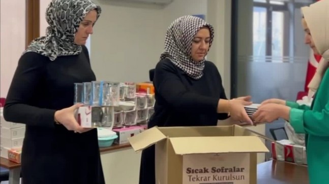 AK Partili Kadınlar Deprem Bölgesine Mutfak Gereçleri Gönderdi