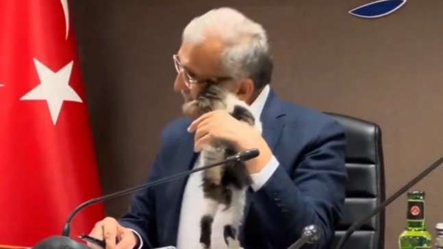 Başkan Murat Aydın, Dünya Kediler Gününü kutladı
